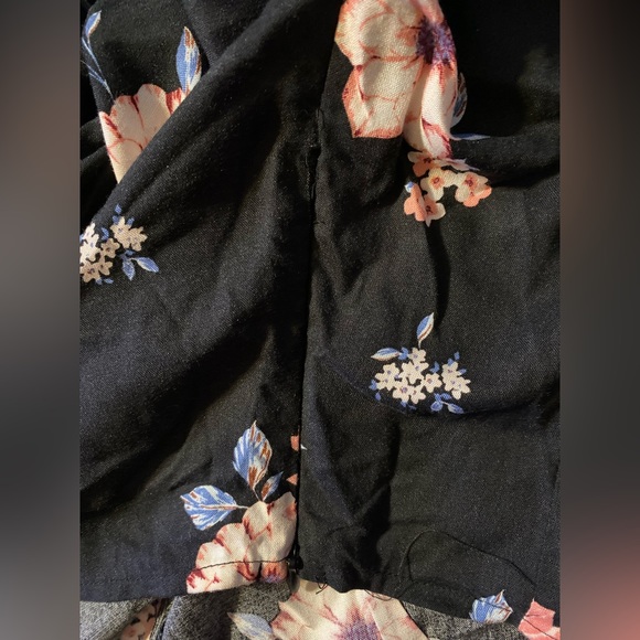 H&M Divided Collection Black Crop Top Floral Print Pink/Blue Flowers 4 - Picture 5 of 7